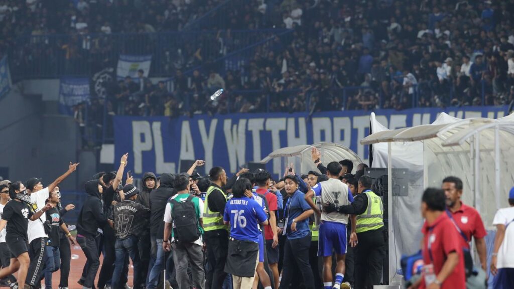 Persib Bertindak Tegas Tutup Tribune Selatan GBLA Setelah Insiden Lawan Ratchaburi