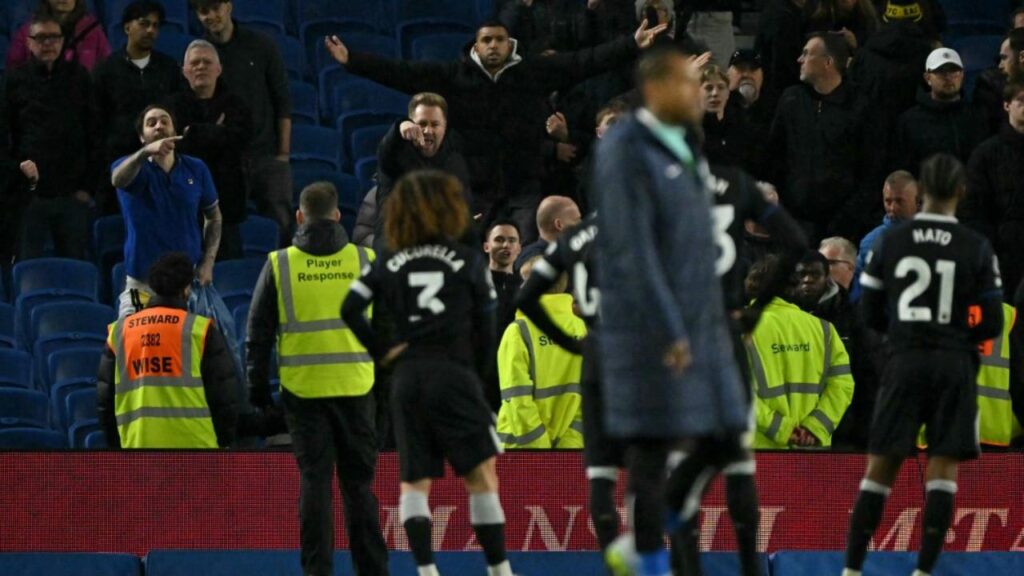 Chelsea Terancam Rugi Besar Jika Pecat Liam Rosenior?