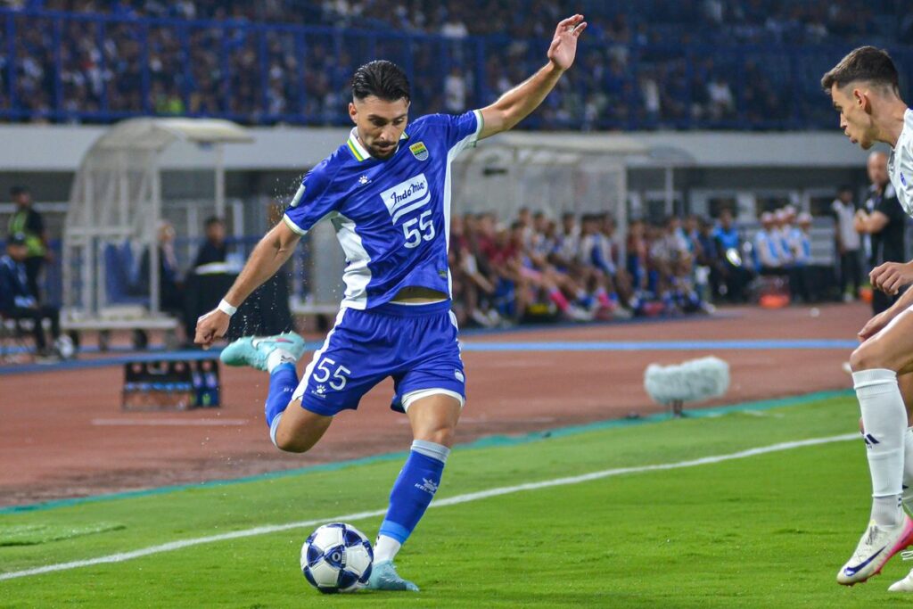 Terungkap! 5 Fakta Frans Putros, Bek Persib yang Siap Tampil di Pesta Bola Dunia 2026