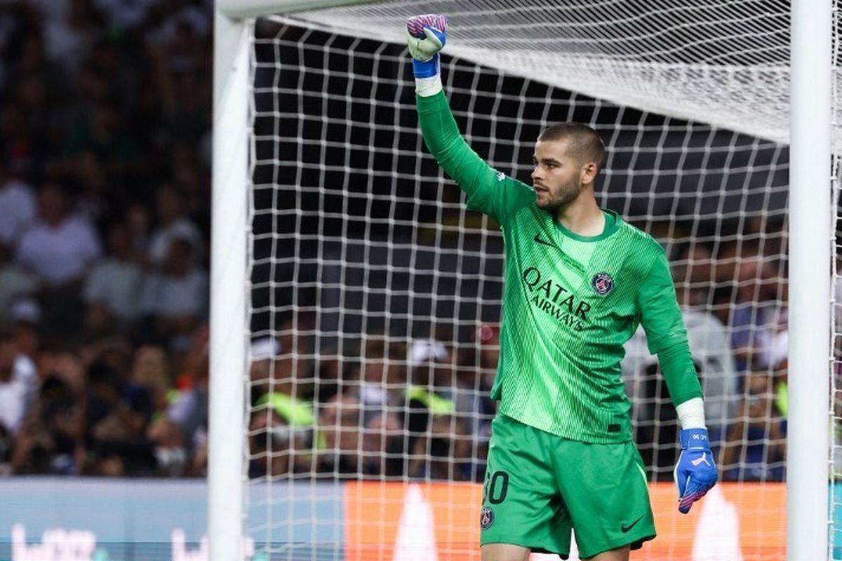 Efek Domino Zion Suzuki! Juventus Kini Incar Kiper PSG Lucas Chevalier