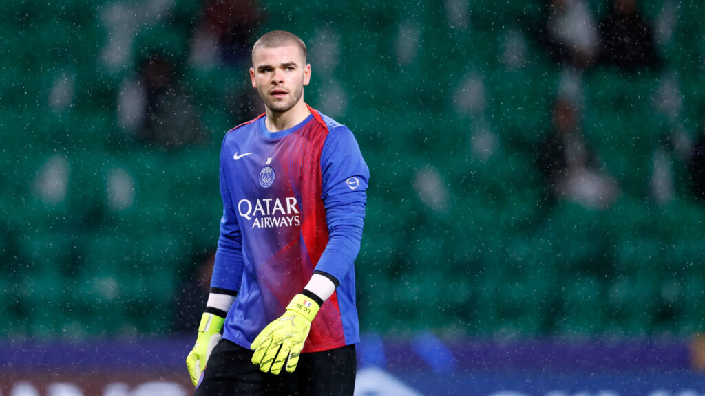Efek Domino Zion Suzuki! Juventus Kini Incar Kiper PSG Lucas Chevalier